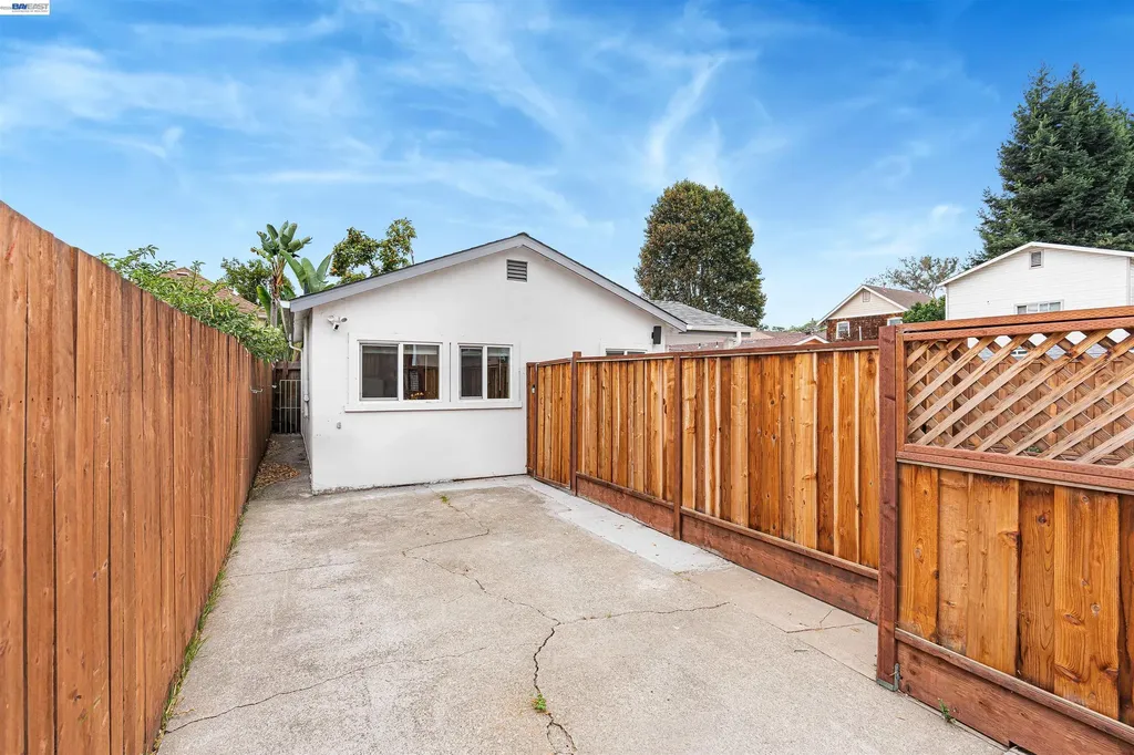 3035 Logan Street Oakland CA 94601