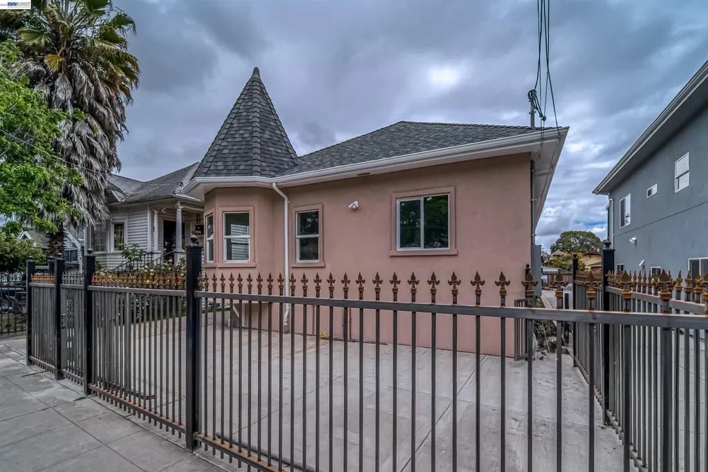 3035 Logan Street Oakland CA 94601