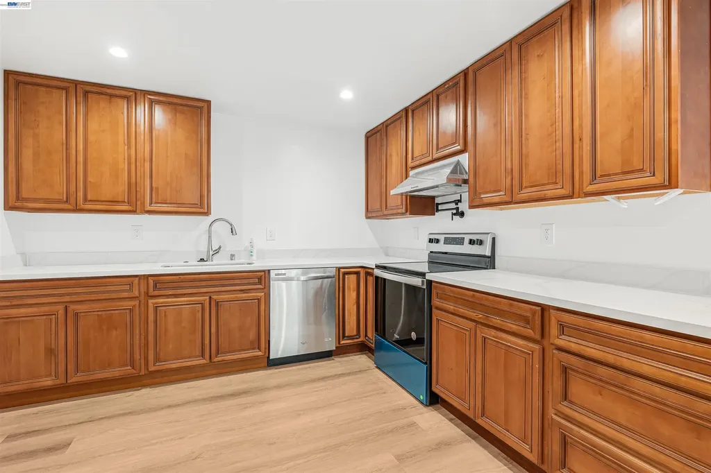 3035 Logan Street Oakland CA 94601