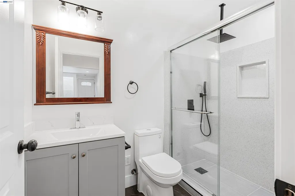 3035 Logan Street Oakland CA 94601