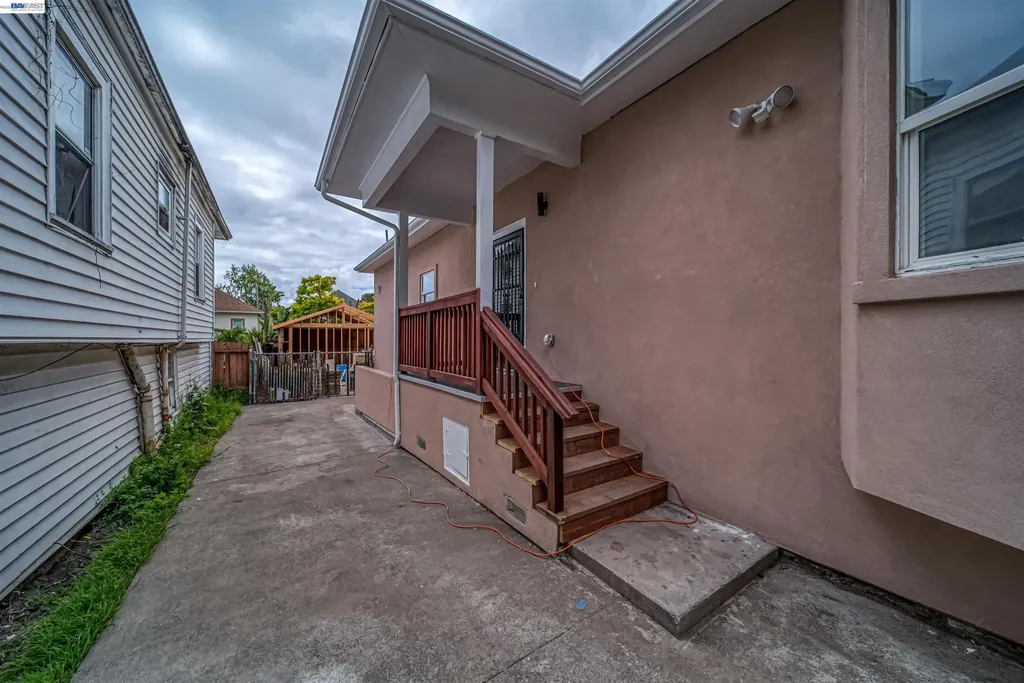 3035 Logan Street Oakland CA 94601