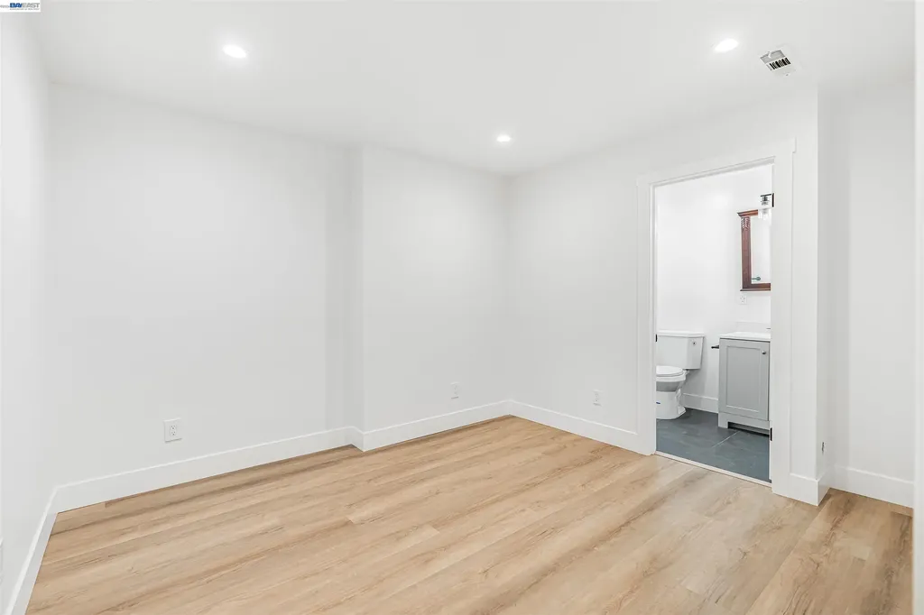 3035 Logan Street Oakland CA 94601