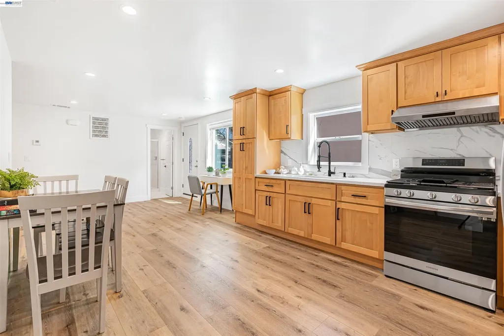 3035 Logan Street Oakland CA 94601