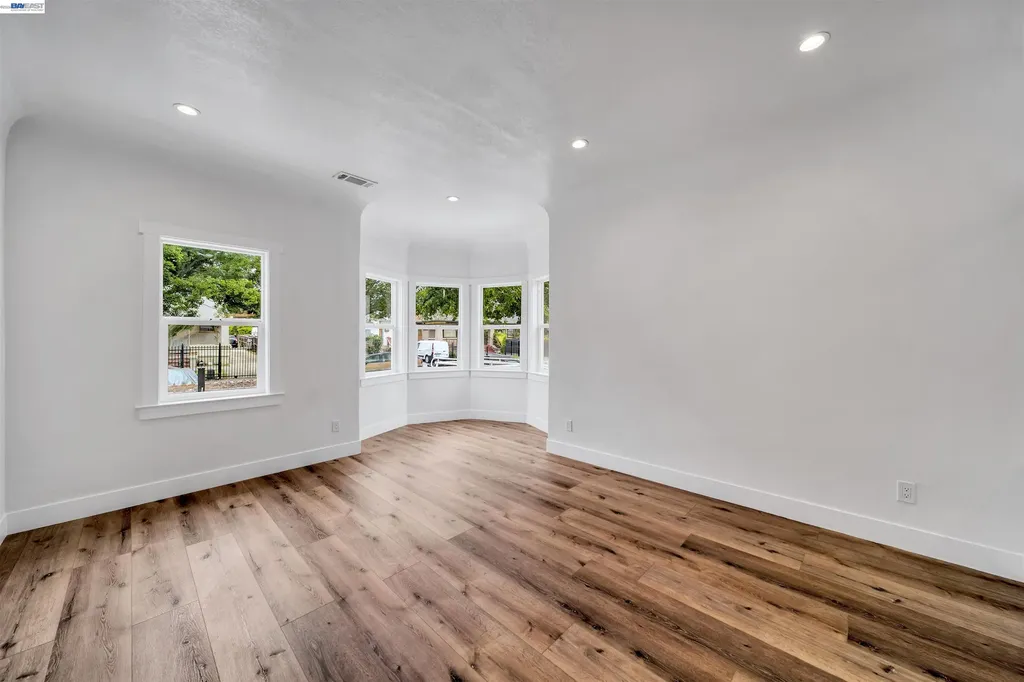 3035 Logan Street Oakland CA 94601
