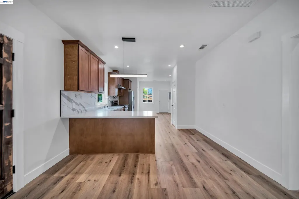 3035 Logan Street Oakland CA 94601