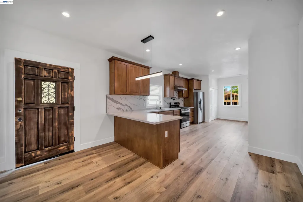 3035 Logan Street Oakland CA 94601