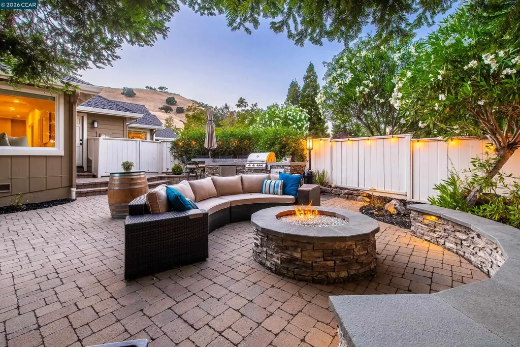 70 Ridgecrest Court Lafayette CA 94549