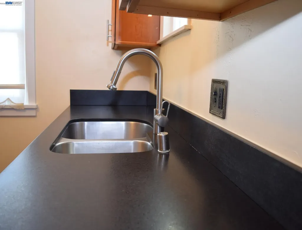 2860 Jackson Street Alameda CA 94501