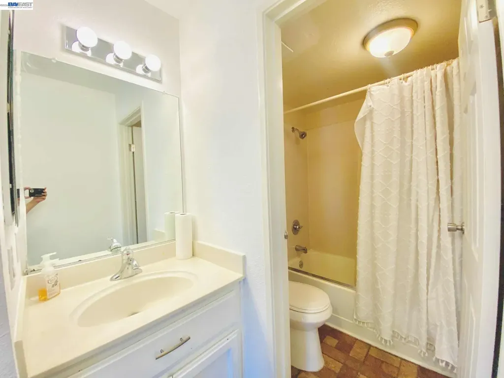 2505 Miramar Avenue Castro Valley CA 94546