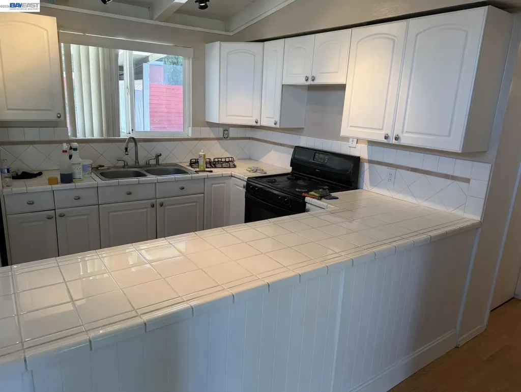 27741 Havana Avenue Hayward CA 94544