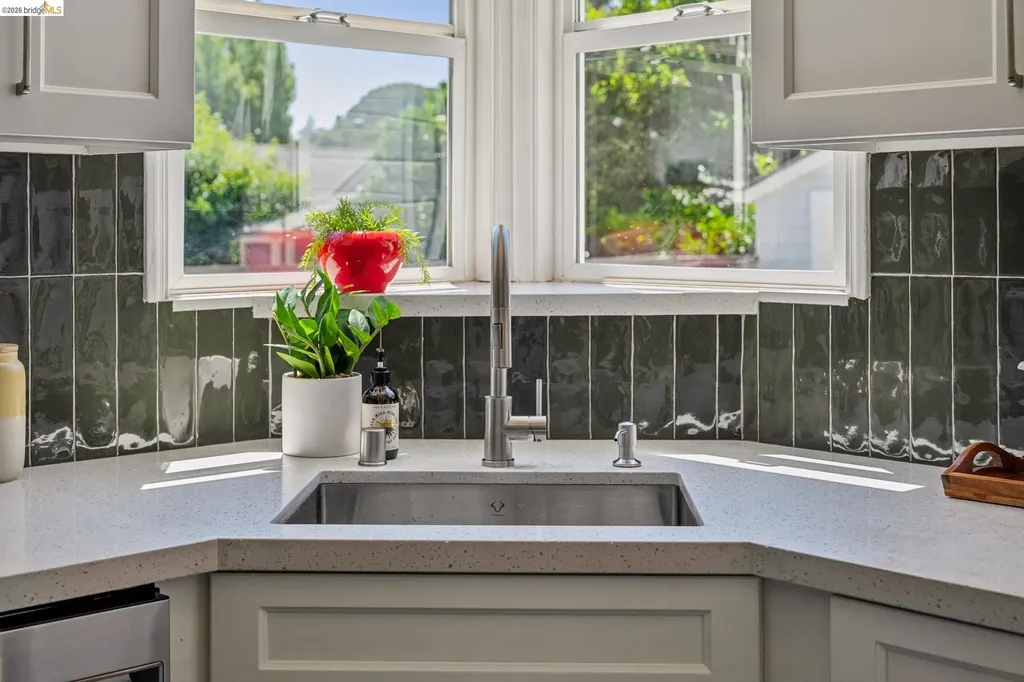 264 Marlow Drive Oakland CA 94605