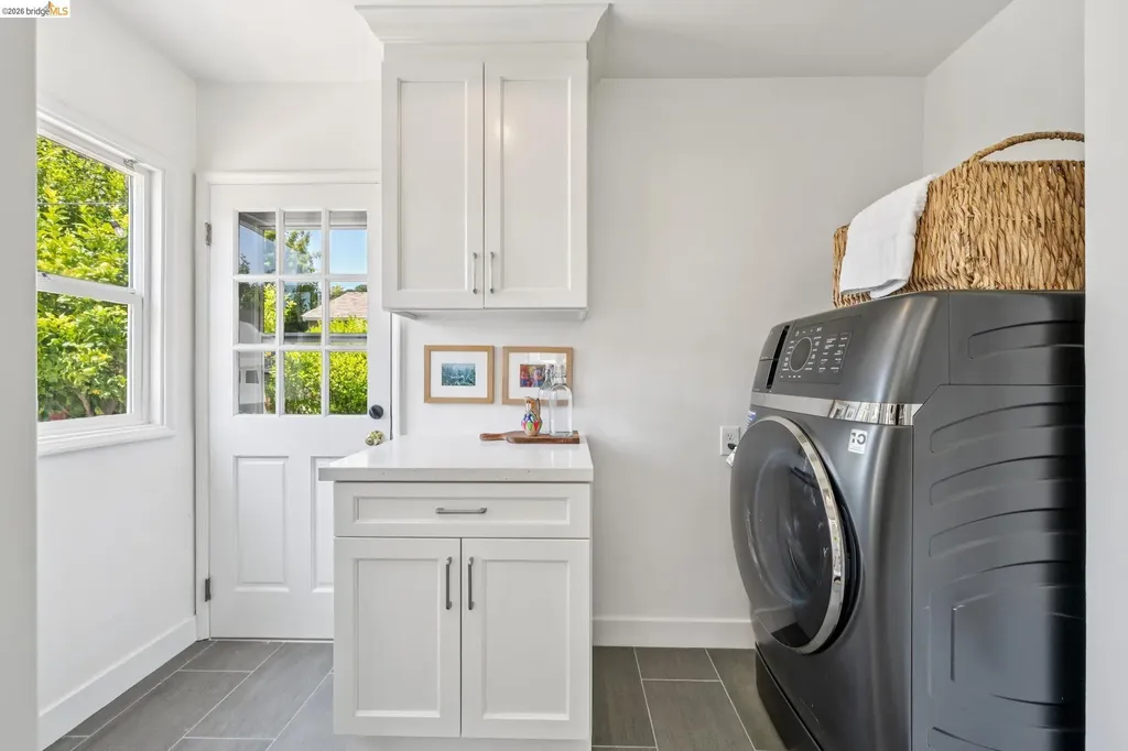 264 Marlow Drive Oakland CA 94605
