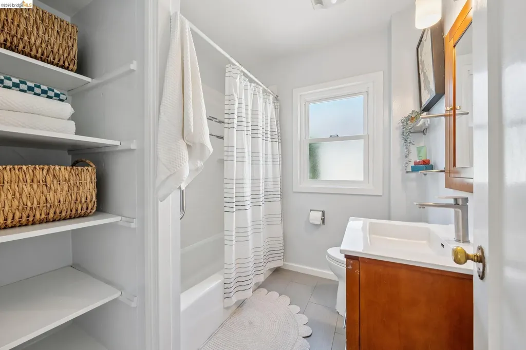 264 Marlow Drive Oakland CA 94605