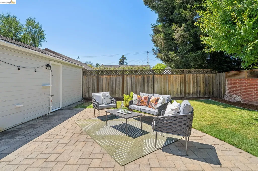 264 Marlow Drive Oakland CA 94605