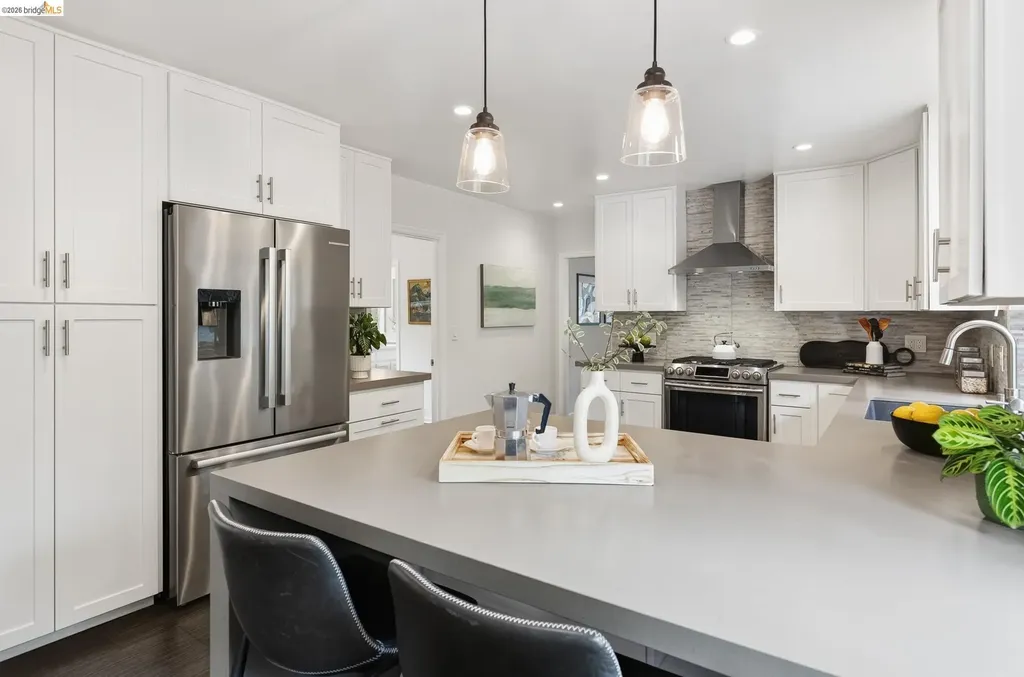 5641 Miles Avenue Oakland CA 94618