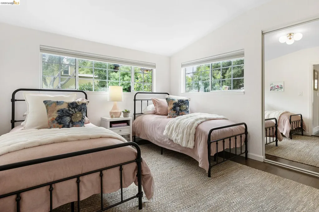 5641 Miles Avenue Oakland CA 94618