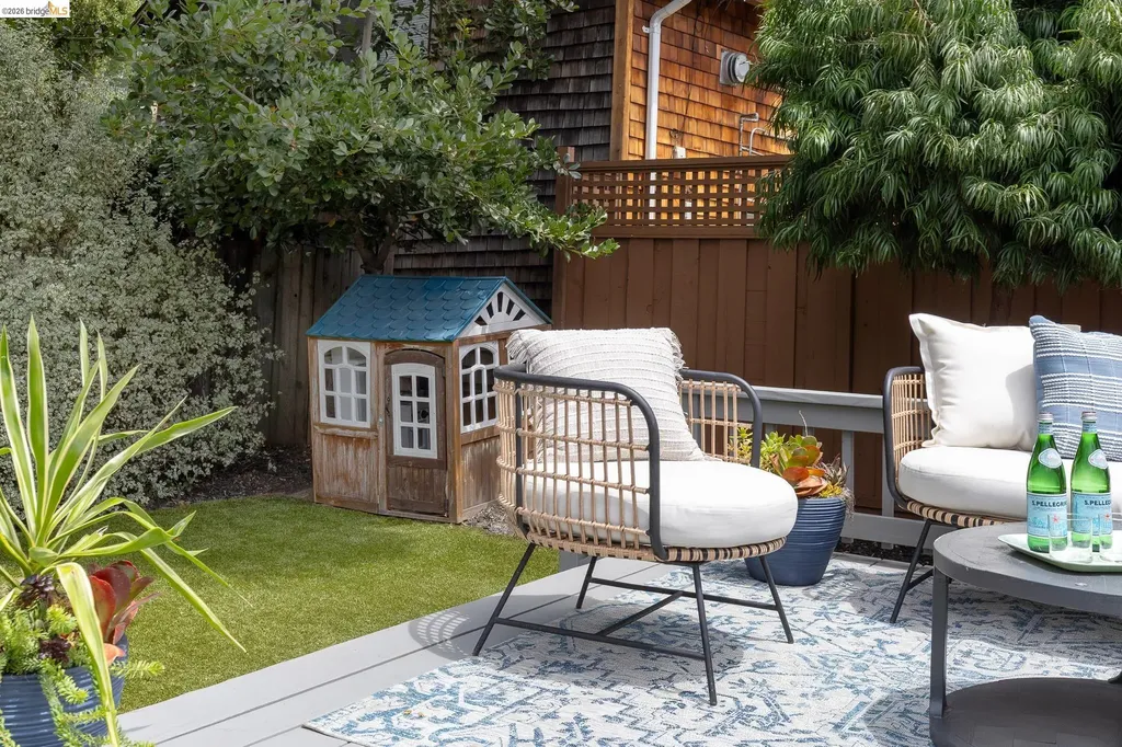 5641 Miles Avenue Oakland CA 94618