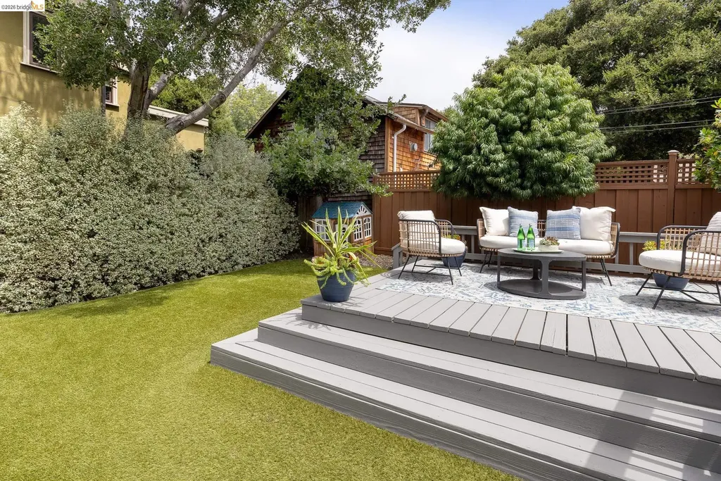 5641 Miles Avenue Oakland CA 94618