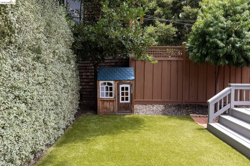 5641 Miles Avenue Oakland CA 94618