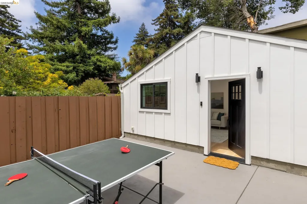 5641 Miles Avenue Oakland CA 94618