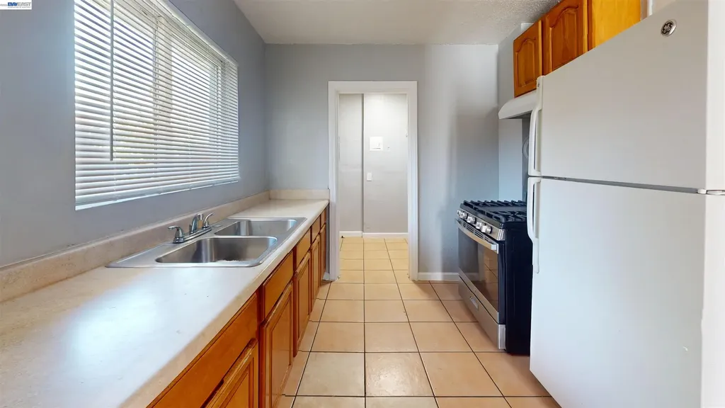 6625 Bancroft Avenue Oakland CA 94605