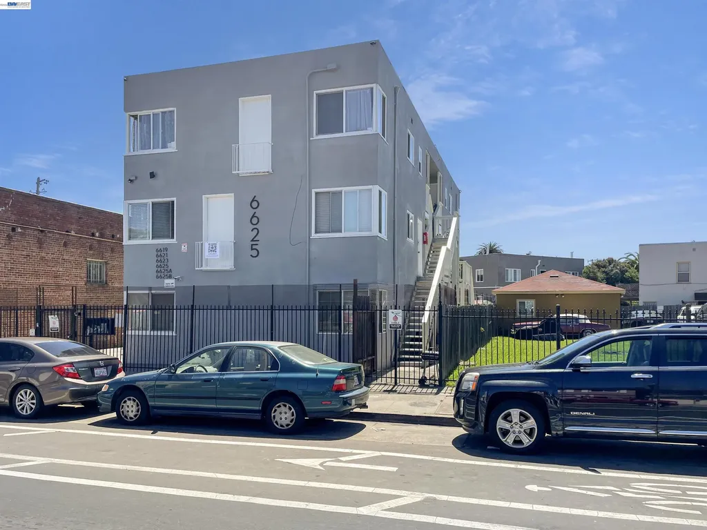 6625 Bancroft Avenue Oakland CA 94605
