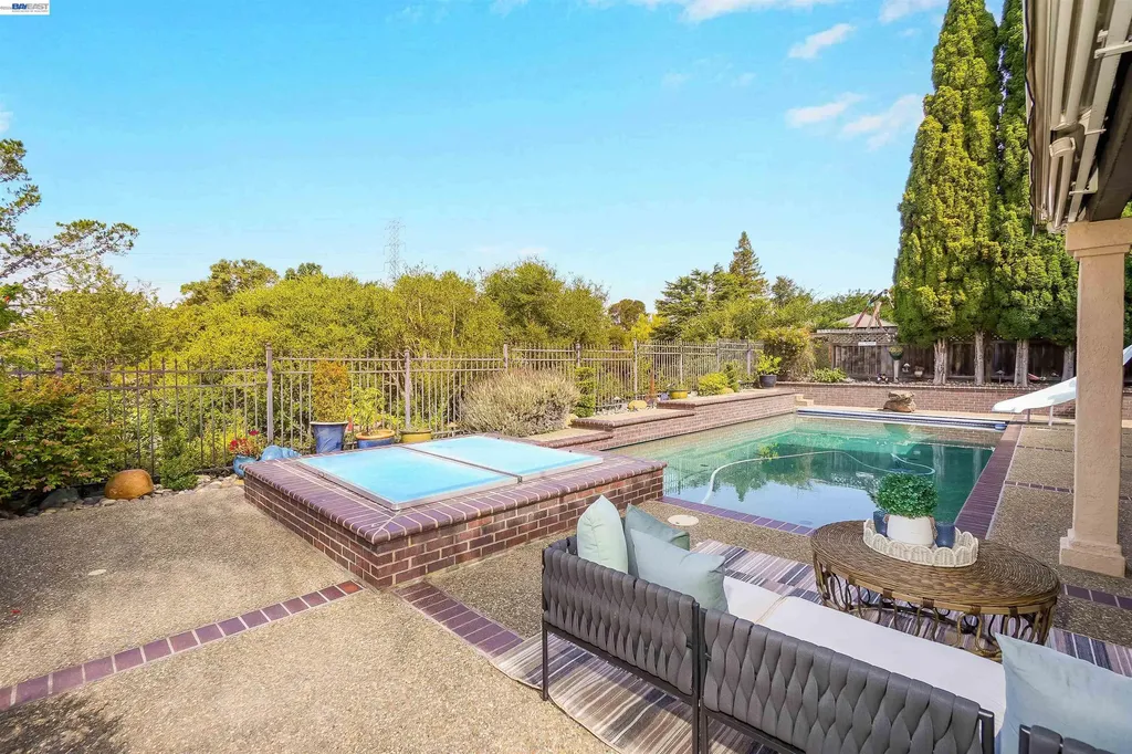 5922 Charter Oaks Drive Castro Valley CA 94552