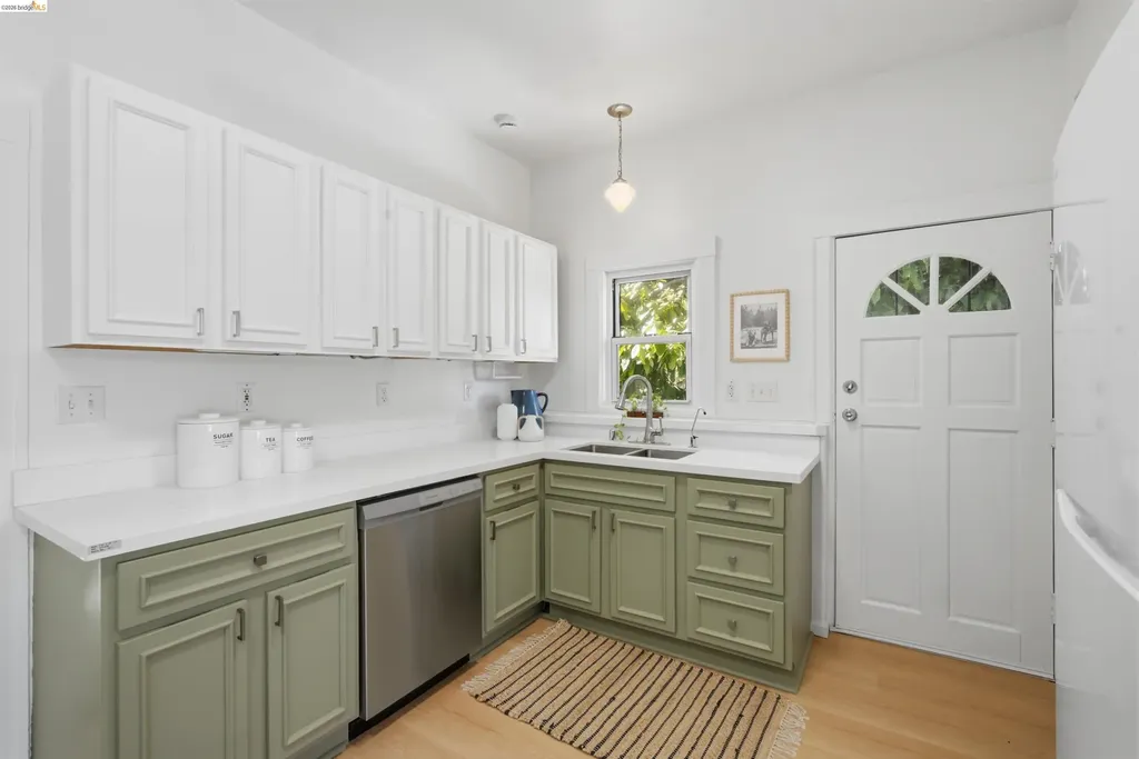 963 37th Street Oakland CA 94608