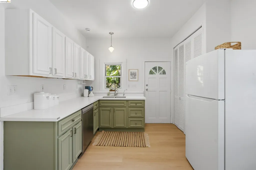 963 37th Street Oakland CA 94608