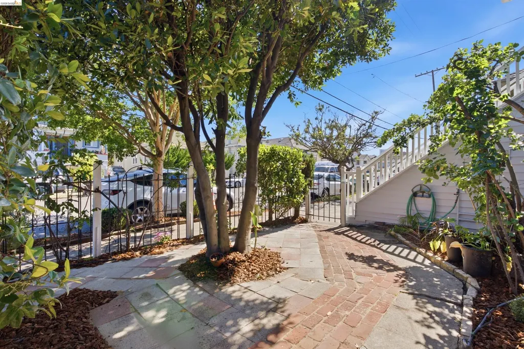 963 37th Street Oakland CA 94608