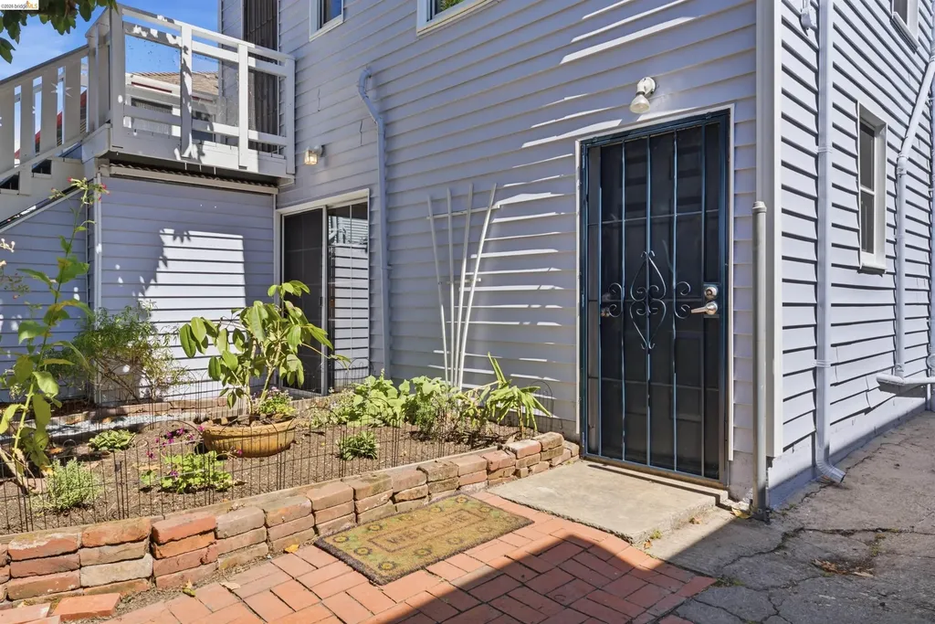 963 37th Street Oakland CA 94608