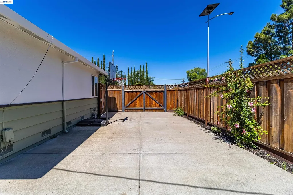 1042 Nielsen Lane Livermore CA 94550