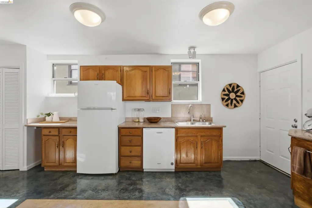 961-963 37th Street Oakland CA 94608