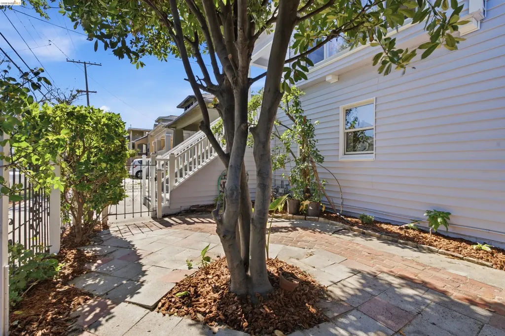961-963 37th Street Oakland CA 94608
