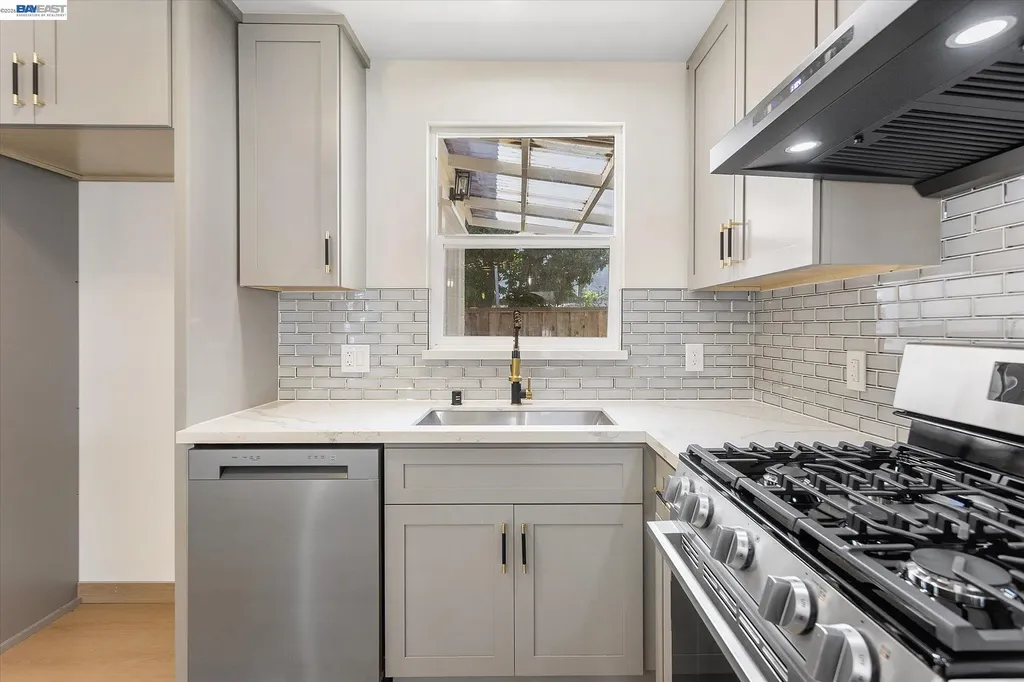 2215 E 29th Street Oakland CA 94606