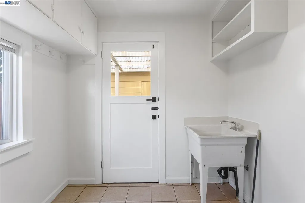 2215 E 29th Street Oakland CA 94606