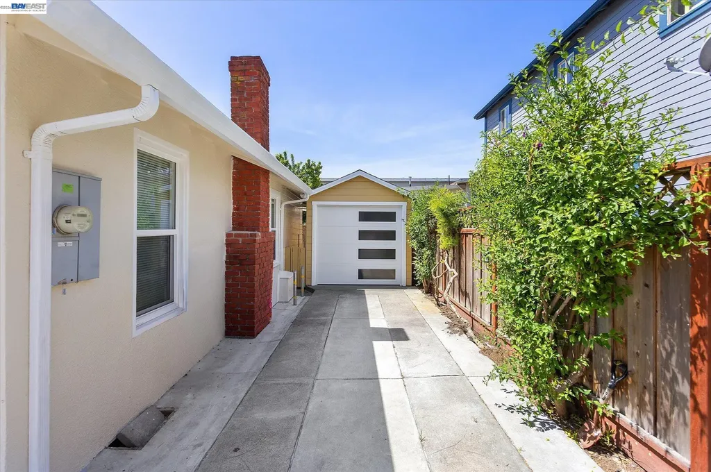 2215 E 29th Street Oakland CA 94606