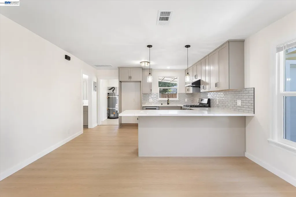 2215 E 29th Street Oakland CA 94606