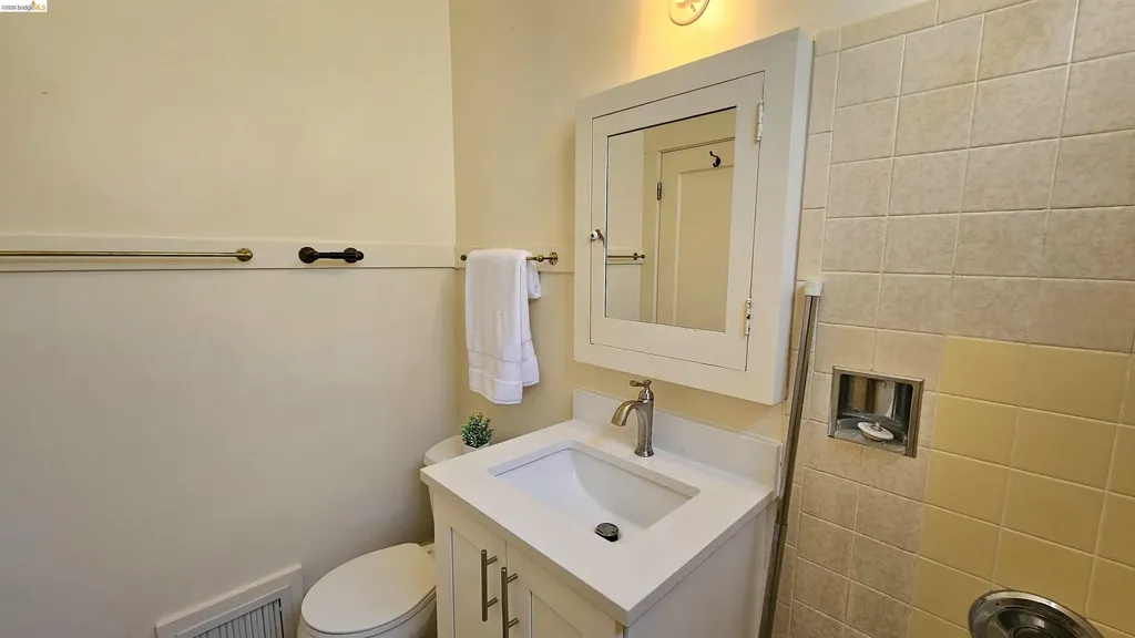 1901 Parker Street Berkeley CA 94704