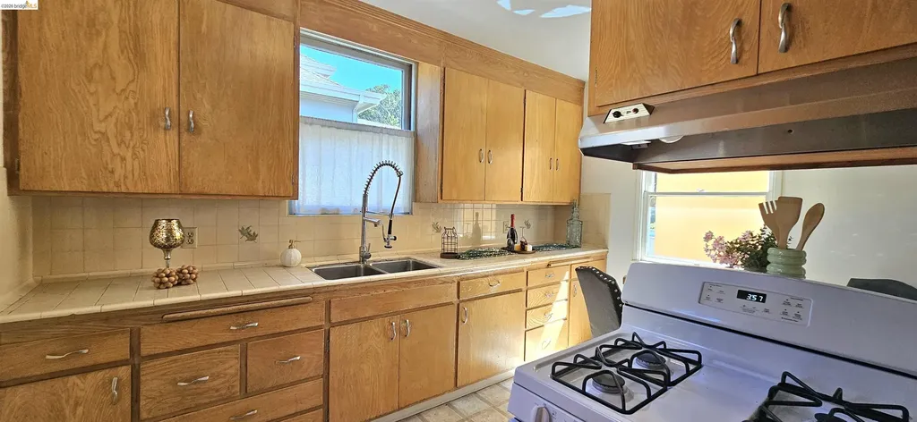 1901 Parker Street Berkeley CA 94704