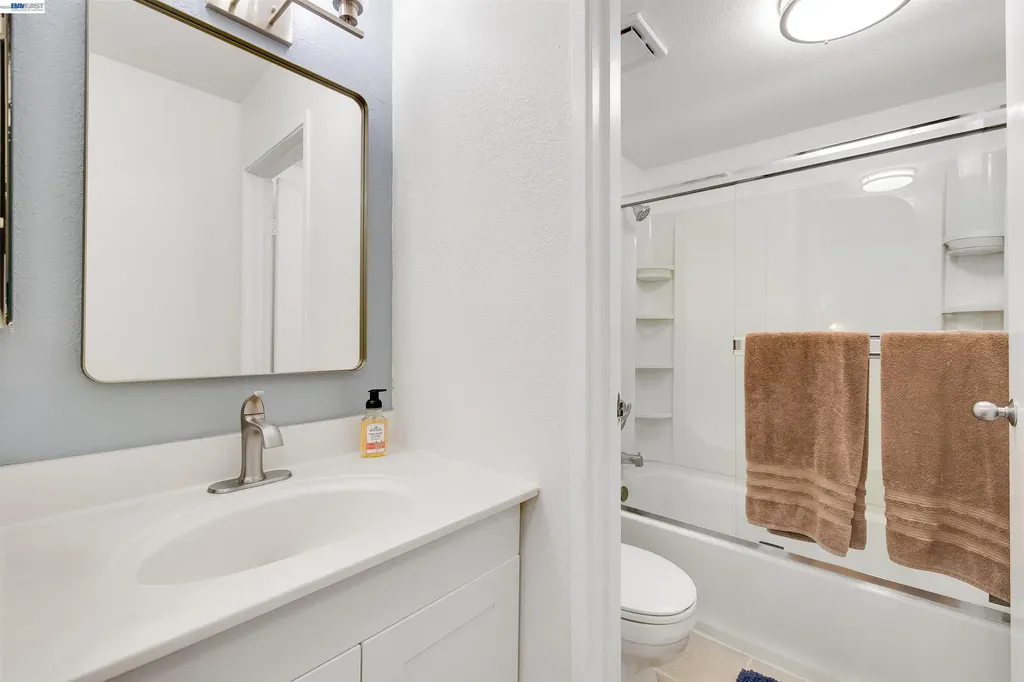 2505 Miramar Avenue Castro Valley CA 94546