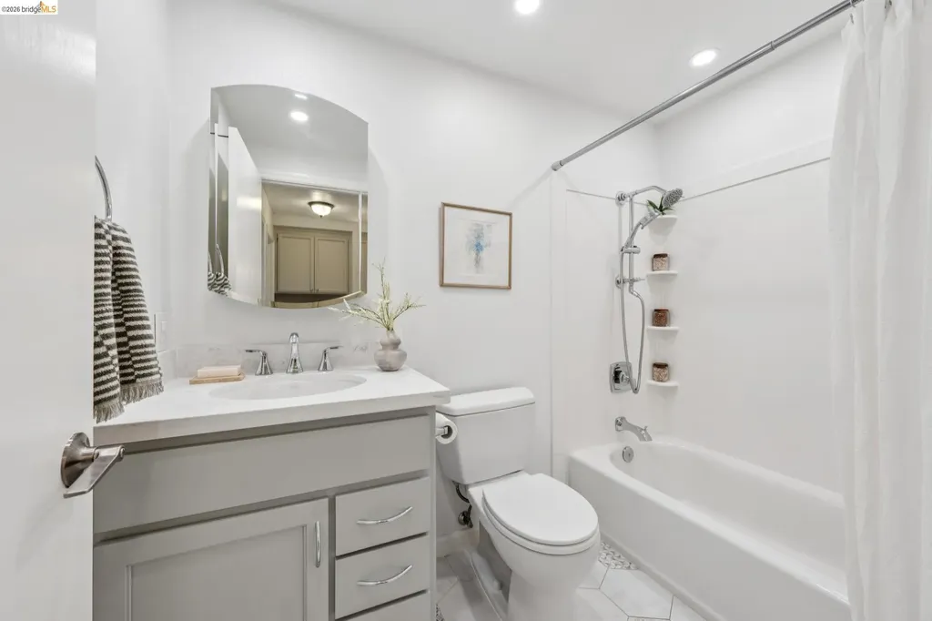 2253 Freshwater Court Martinez CA 94553