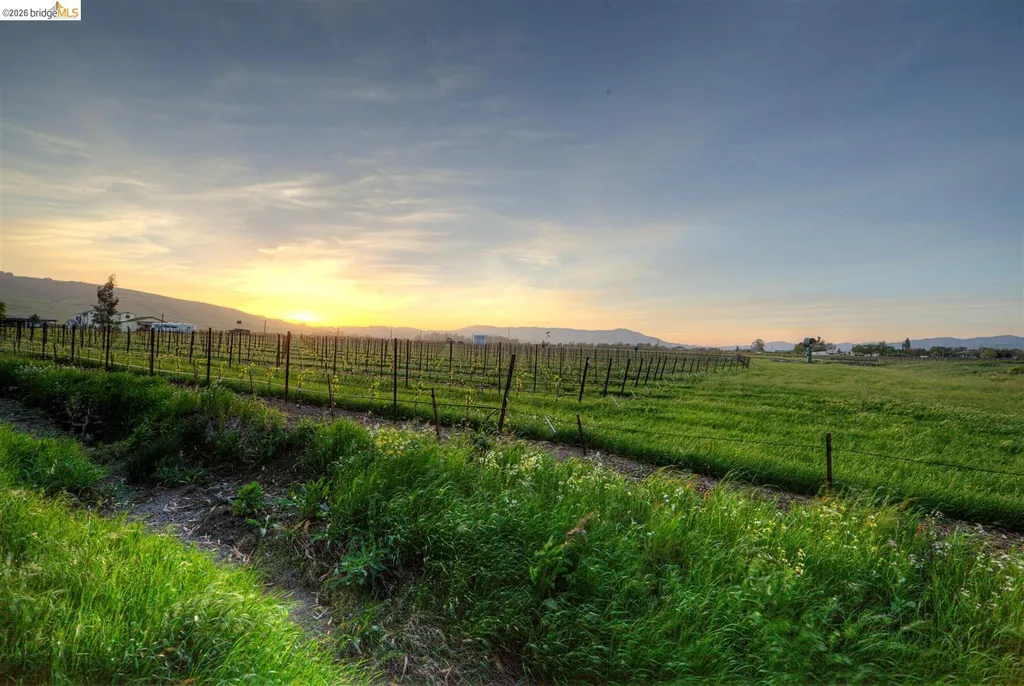 3248 Twin Oaks Drive Napa CA 94558