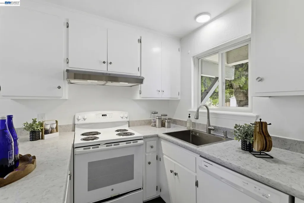 7359-7361 Glenoaks Way Dublin CA 94568