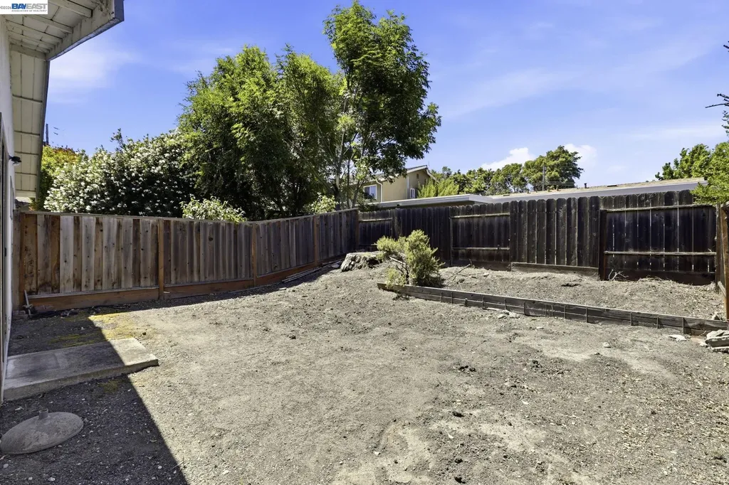 7359-7361 Glenoaks Way Dublin CA 94568