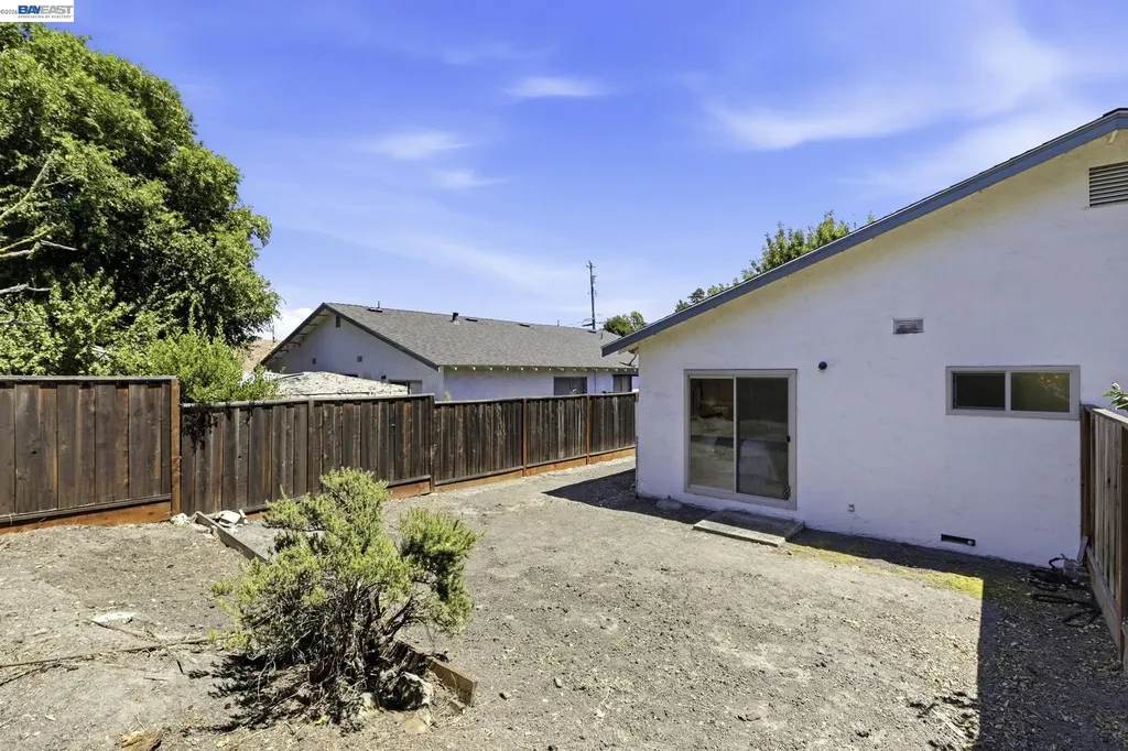 7359-7361 Glenoaks Way Dublin CA 94568