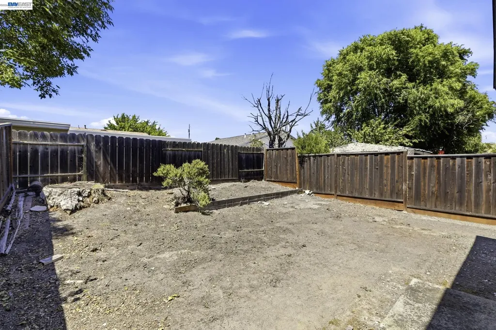 7359-7361 Glenoaks Way Dublin CA 94568