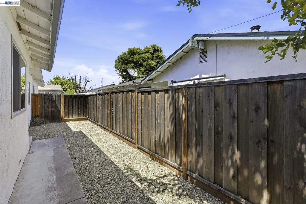 7359-7361 Glenoaks Way Dublin CA 94568