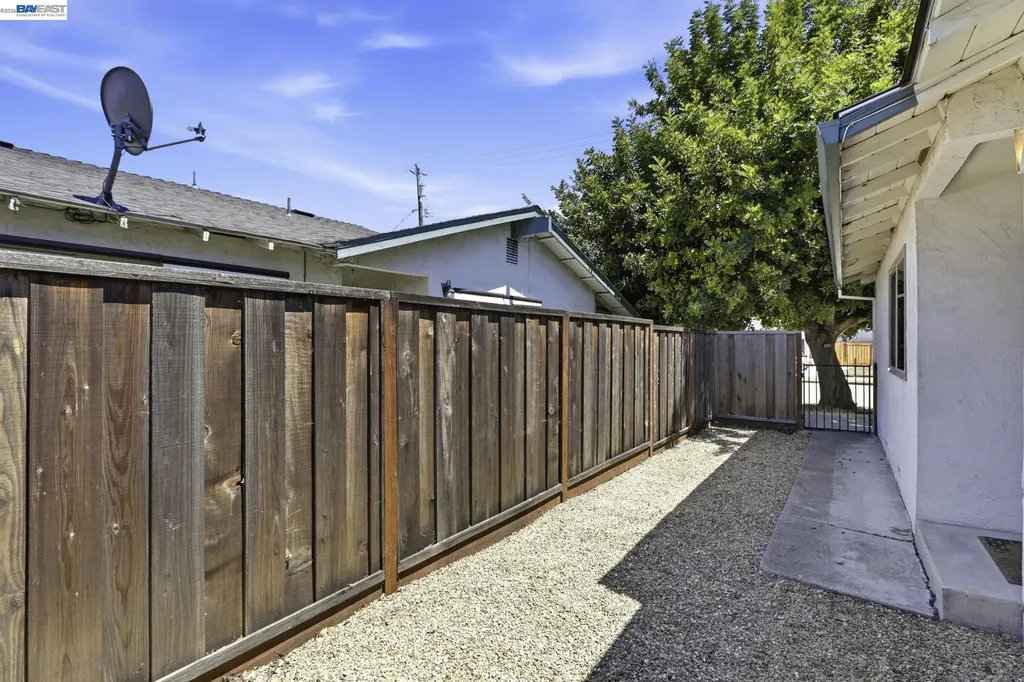 7359-7361 Glenoaks Way Dublin CA 94568