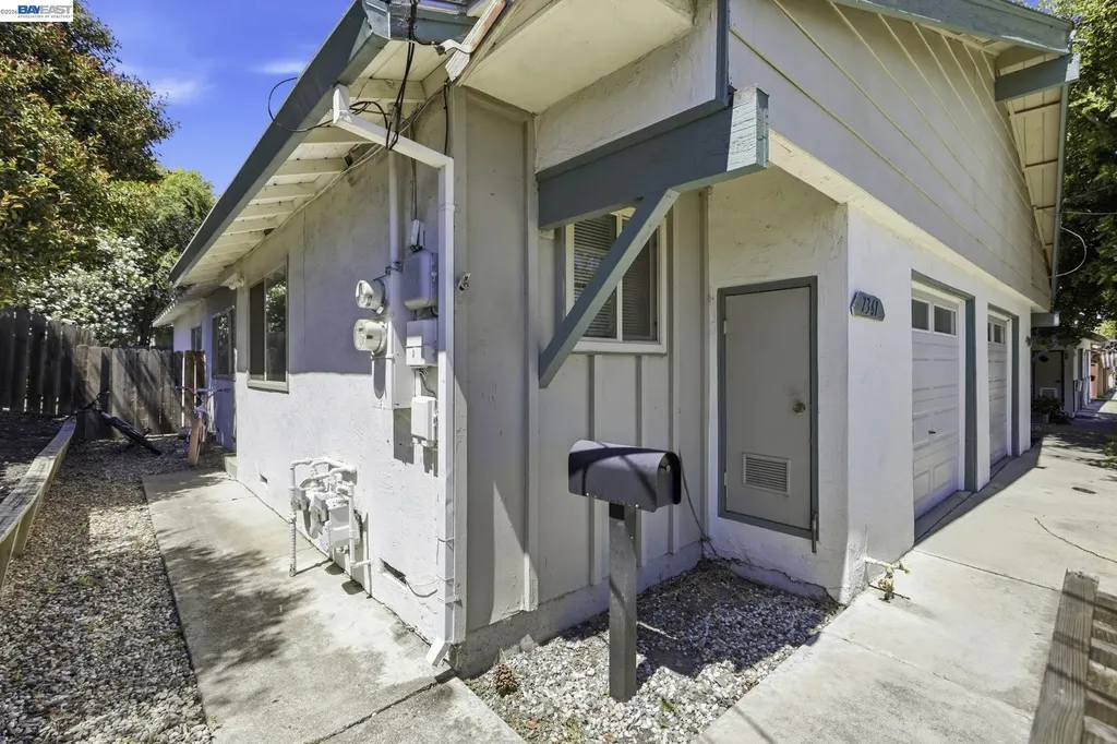7359-7361 Glenoaks Way Dublin CA 94568